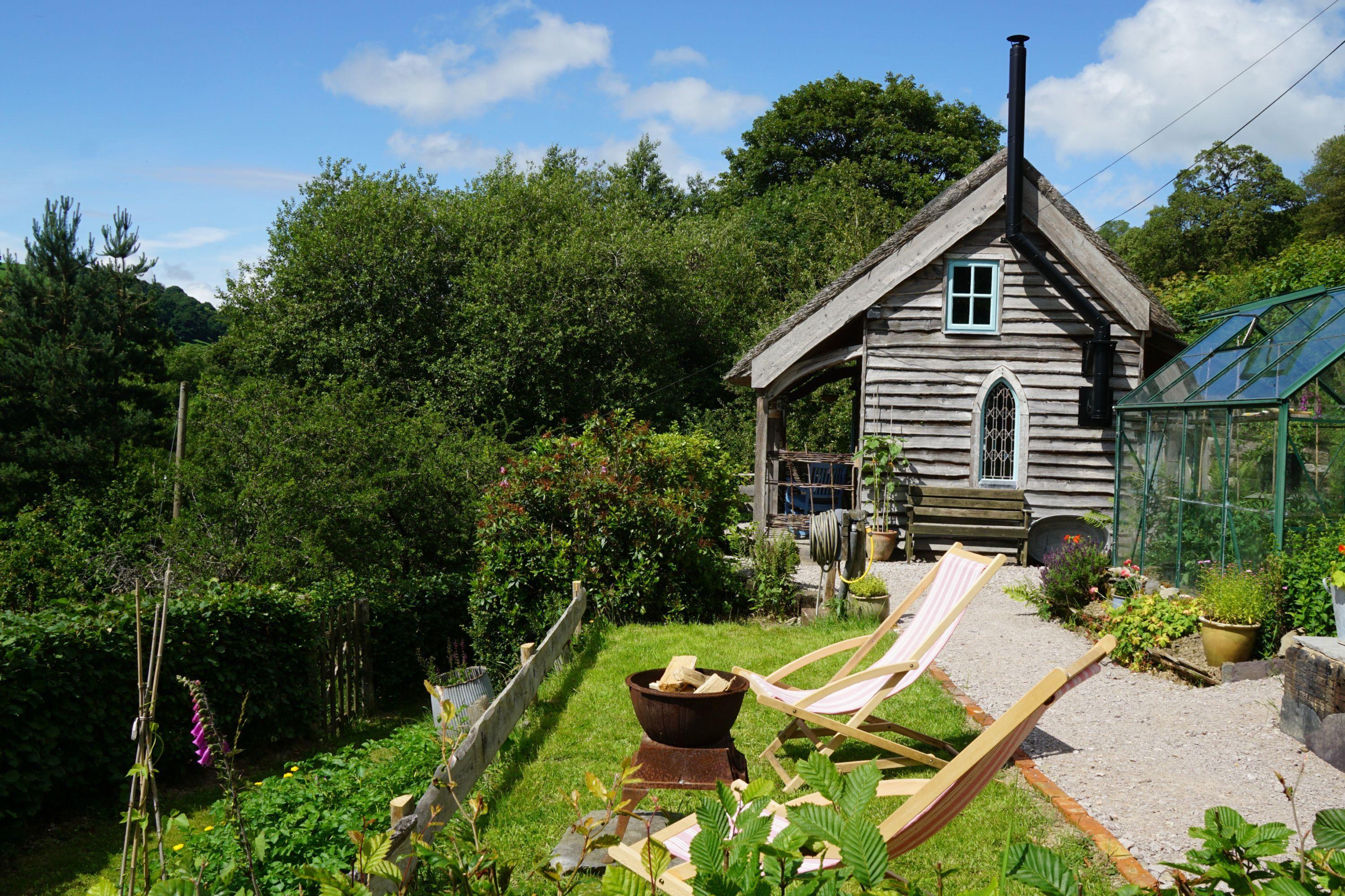 A cabin in a garden